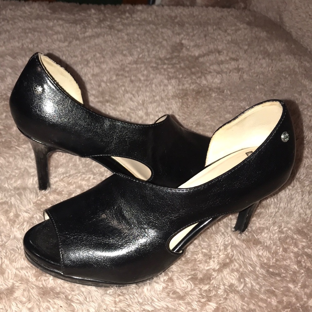 Heels - Picture 3 of 4